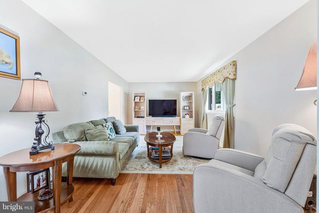 5000 GAINSBOROUGH DR, Fairfax, VA 22032