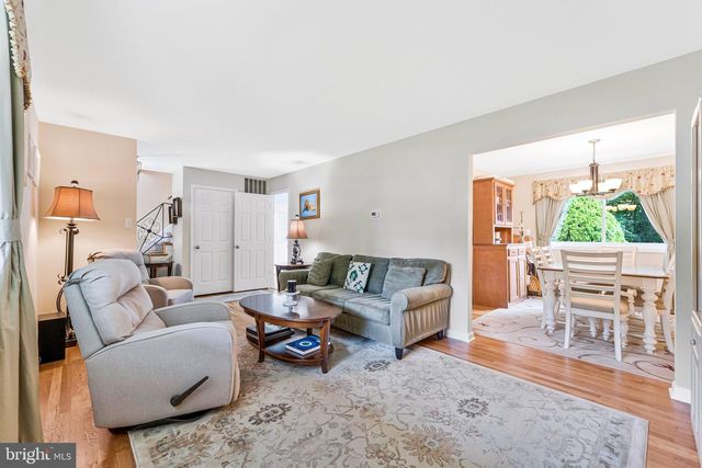 5000 GAINSBOROUGH DR, Fairfax, VA 22032
