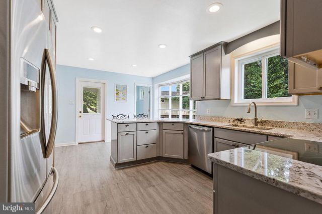 5000 GAINSBOROUGH DR, Fairfax, VA 22032