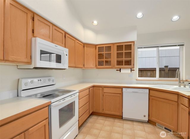 4712 Kapalea Way SE, Lacey, WA 98503