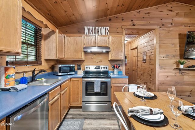 2619 Thad Trail, Sevierville, TN 37876
