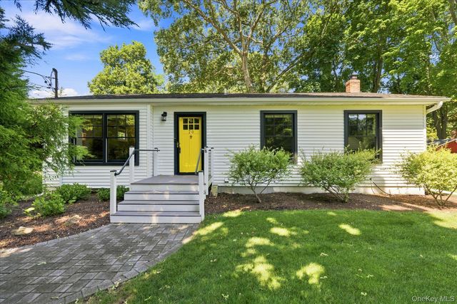 20 Lynbrook Drive, Sound Beach, NY 11789
