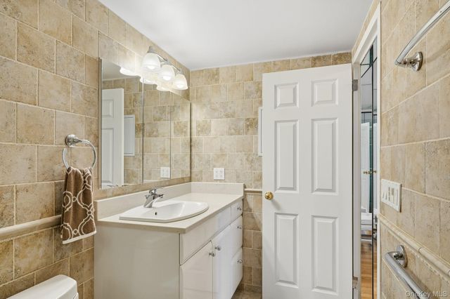 701 Pelham Road 2B, New Rochelle, NY 10805