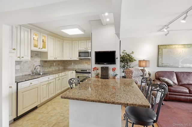 701 Pelham Road 2B, New Rochelle, NY 10805