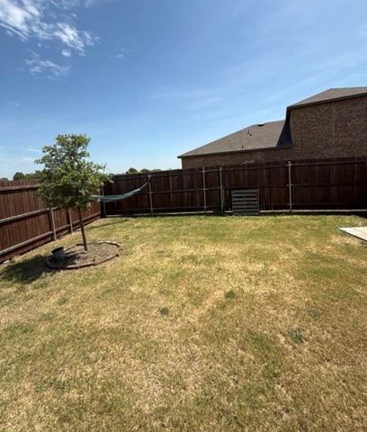 915 Presleigh Drive, Dallas, TX 75253