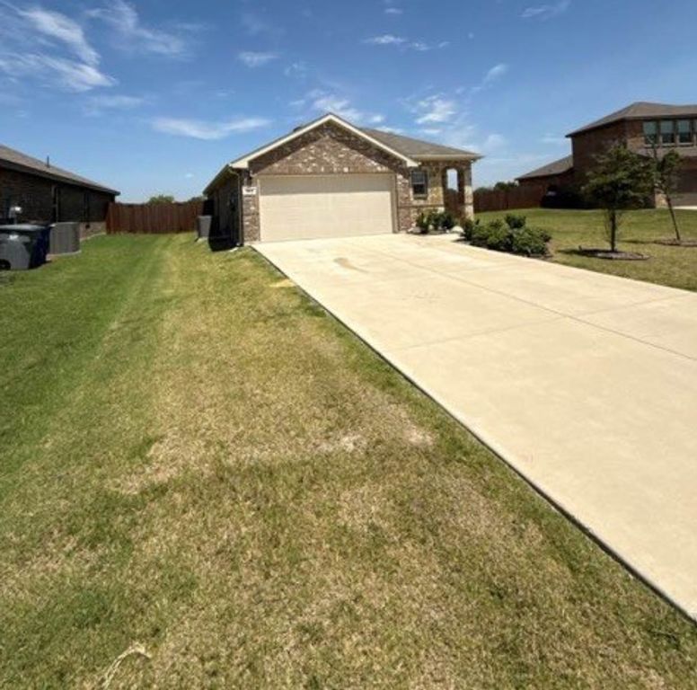 915 Presleigh Drive, Dallas, TX 75253