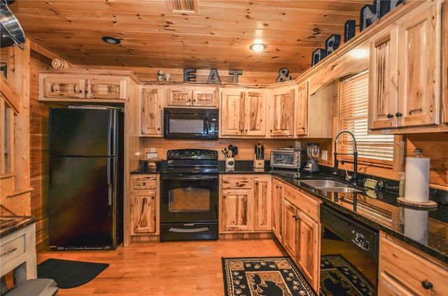 216 Dawn Lane, Ellijay, GA 30540