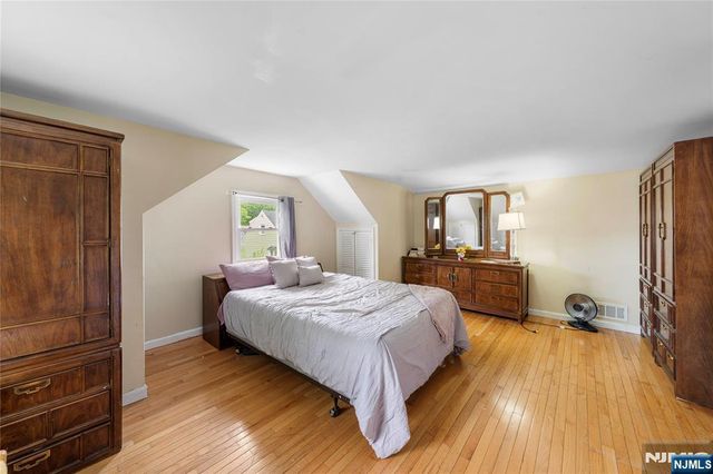 73 Davis Drive, Bergenfield, NJ 07621