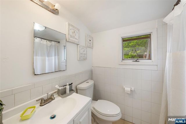 73 Davis Drive, Bergenfield, NJ 07621