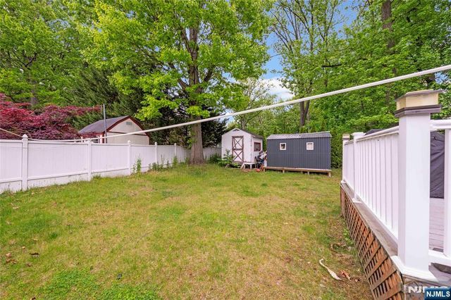 73 Davis Drive, Bergenfield, NJ 07621