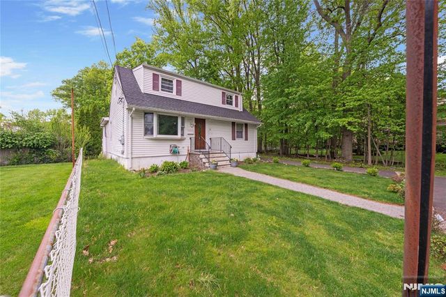 73 Davis Drive, Bergenfield, NJ 07621