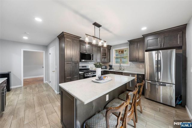 73 Davis Drive, Bergenfield, NJ 07621