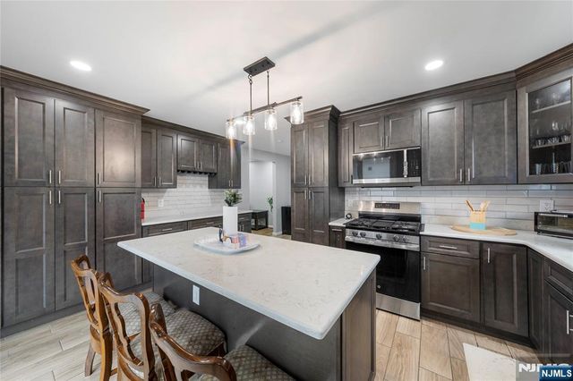 73 Davis Drive, Bergenfield, NJ 07621