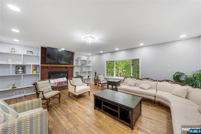 73 Davis Drive, Bergenfield, NJ 07621