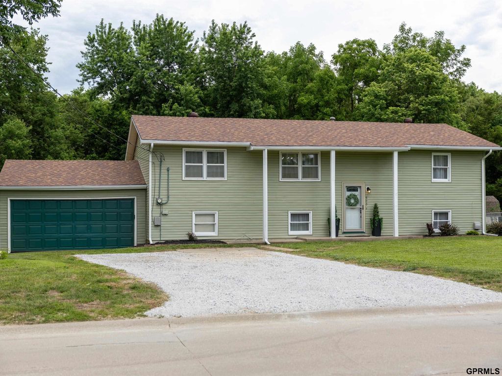 503 Ridge Road N, Council Bluffs, IA 51503