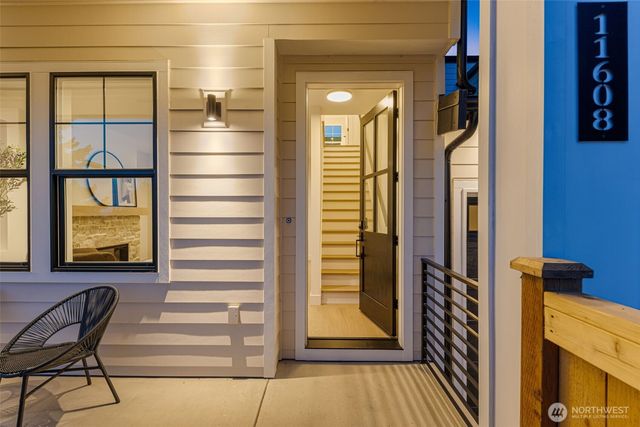 11608 NE 92nd Street, Kirkland, WA 98033