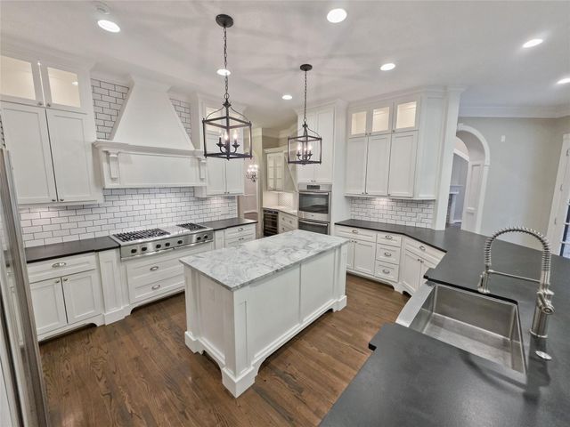 3815 Loch Glen Court, Houston, TX 77059
