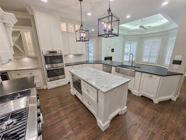3815 Loch Glen Court, Houston, TX 77059