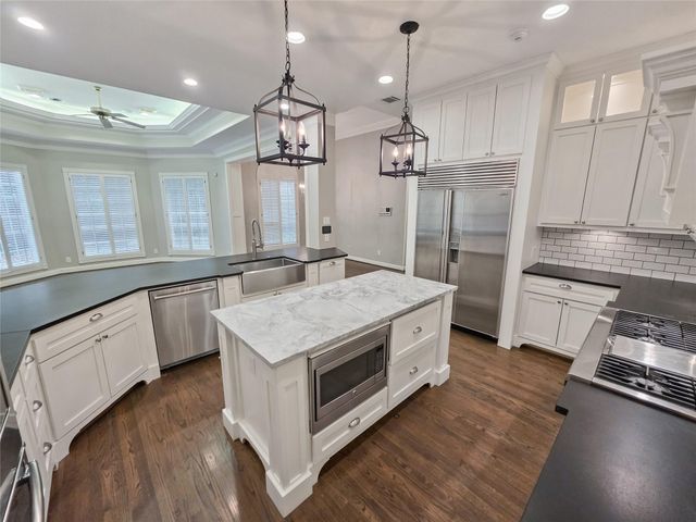 3815 Loch Glen Court, Houston, TX 77059