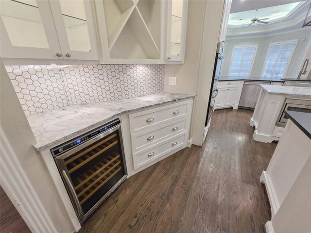 3815 Loch Glen Court, Houston, TX 77059