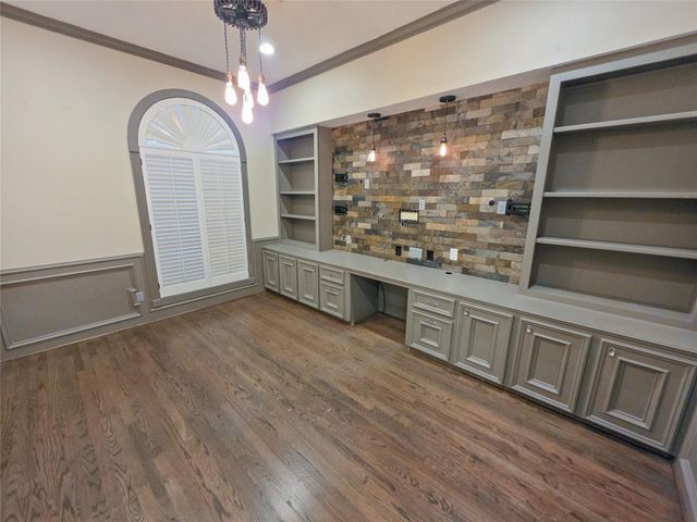 3815 Loch Glen Court, Houston, TX 77059