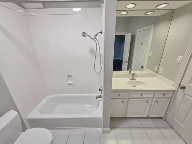 3815 Loch Glen Court, Houston, TX 77059