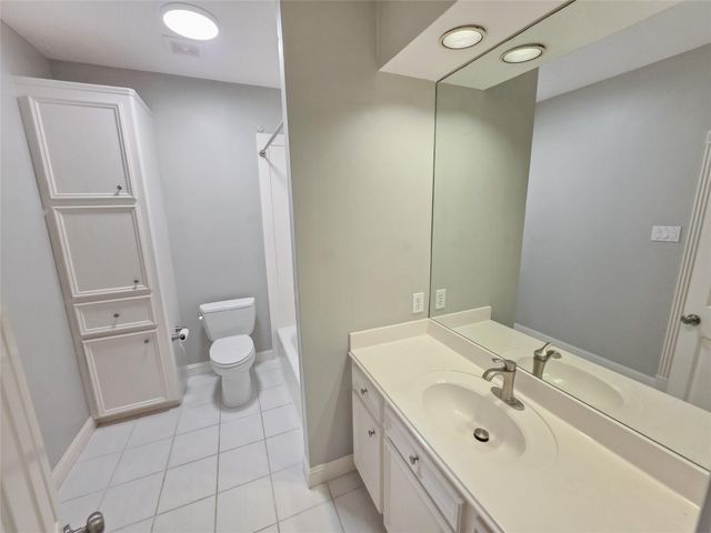 3815 Loch Glen Court, Houston, TX 77059