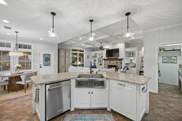 523 S Dallas Street, Van Alstyne, TX 75495