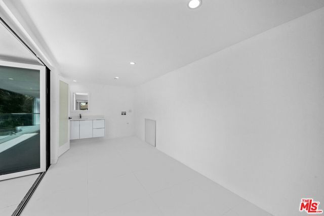 621 N Kings Road 1, West Hollywood, CA 90048