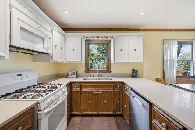 1930 Sunnyside DRIVE, Waukesha, WI 53186