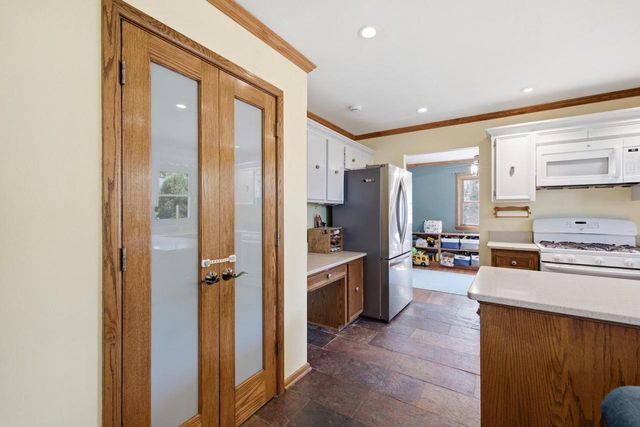 1930 Sunnyside DRIVE, Waukesha, WI 53186