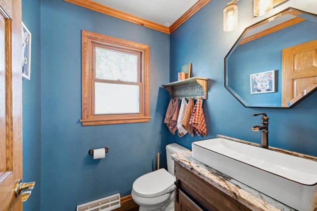 1930 Sunnyside DRIVE, Waukesha, WI 53186