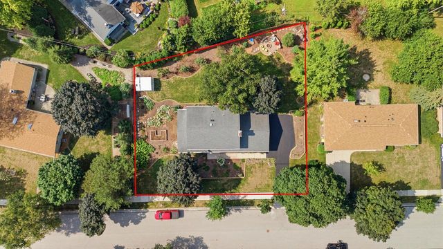 1930 Sunnyside DRIVE, Waukesha, WI 53186