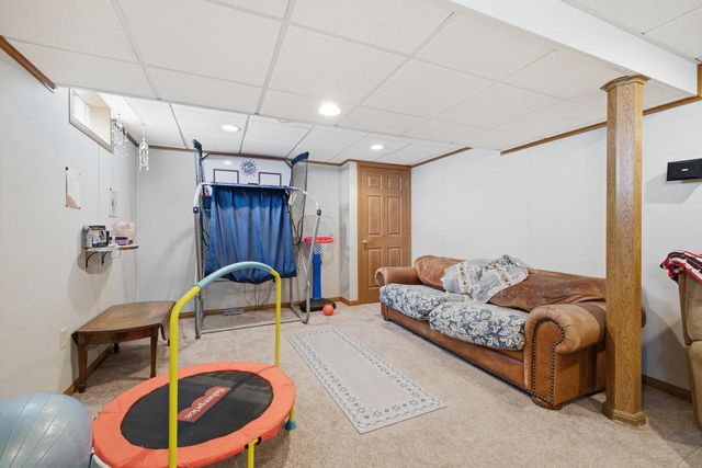 1930 Sunnyside DRIVE, Waukesha, WI 53186