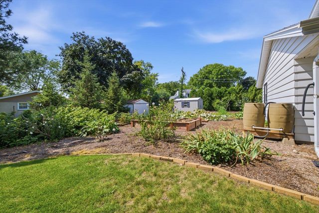 1930 Sunnyside DRIVE, Waukesha, WI 53186