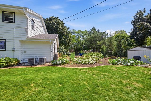 1930 Sunnyside DRIVE, Waukesha, WI 53186