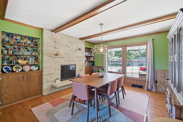 1930 Sunnyside DRIVE, Waukesha, WI 53186