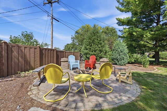 1930 Sunnyside DRIVE, Waukesha, WI 53186