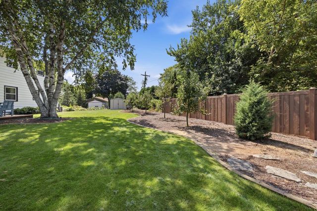 1930 Sunnyside DRIVE, Waukesha, WI 53186