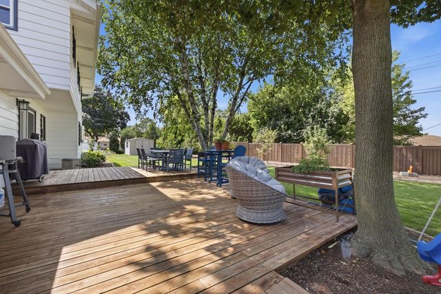 1930 Sunnyside DRIVE, Waukesha, WI 53186