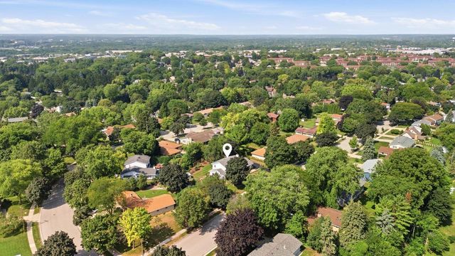 1930 Sunnyside DRIVE, Waukesha, WI 53186
