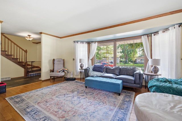 1930 Sunnyside DRIVE, Waukesha, WI 53186