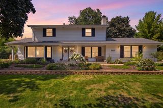 1930 Sunnyside DRIVE, Waukesha, WI 53186