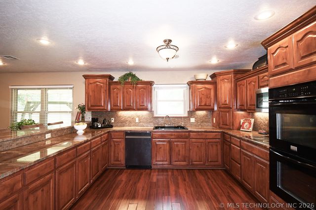 1508 N 3rd Avenue, Warner, OK 74469