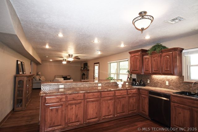 1508 N 3rd Avenue, Warner, OK 74469