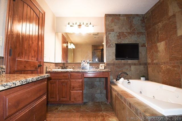 1508 N 3rd Avenue, Warner, OK 74469