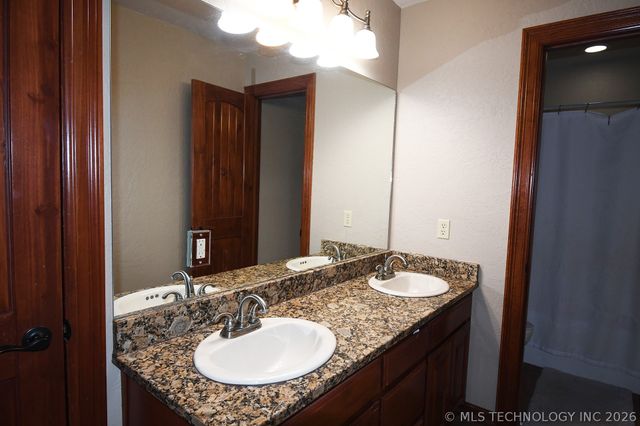 1508 N 3rd Avenue, Warner, OK 74469