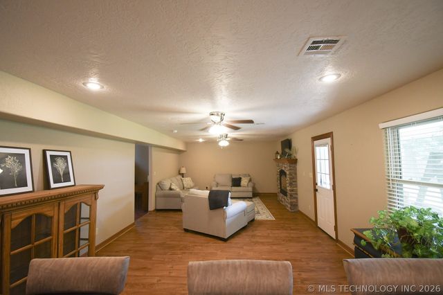 1508 N 3rd Avenue, Warner, OK 74469