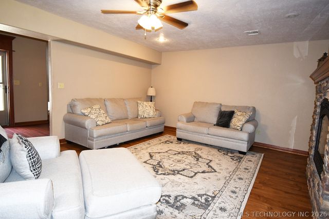 1508 N 3rd Avenue, Warner, OK 74469