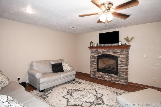 1508 N 3rd Avenue, Warner, OK 74469